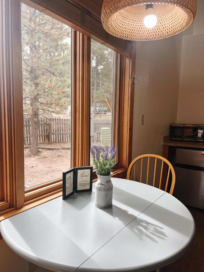 Cozy Cabin Suite Bed And Breakfast Woodland Park Exterior photo